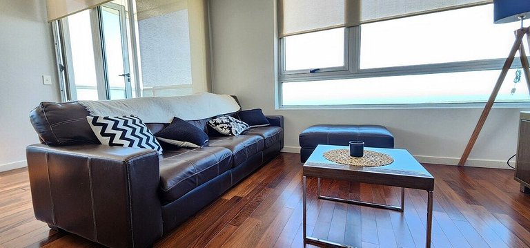 Puerto Madero 20th Floor River View in front of Hilton