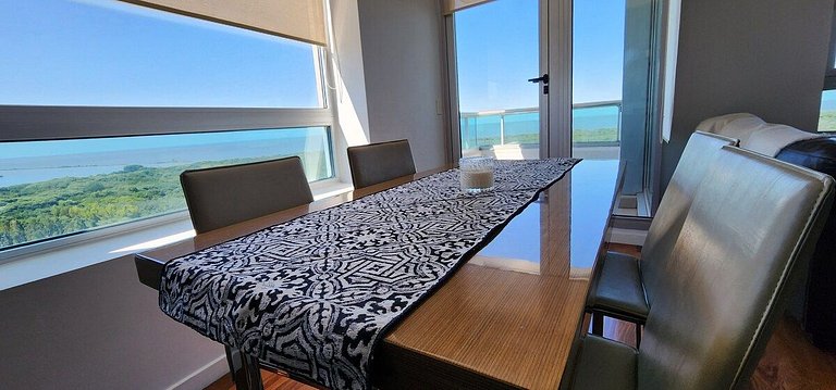 Puerto Madero 20th Floor River View in front of Hilton