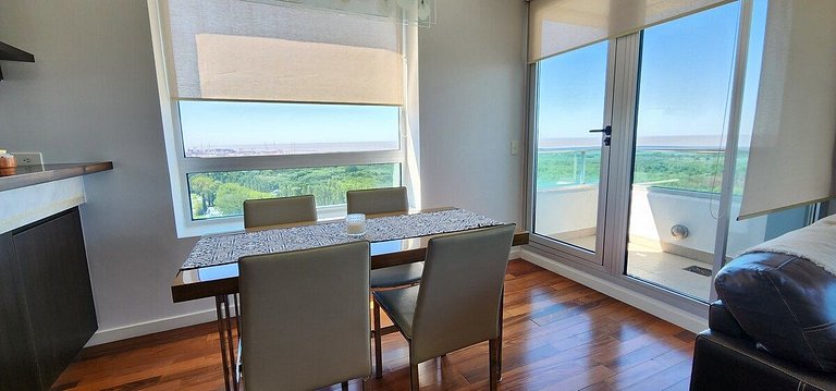 Puerto Madero 20th Floor River View in front of Hilton