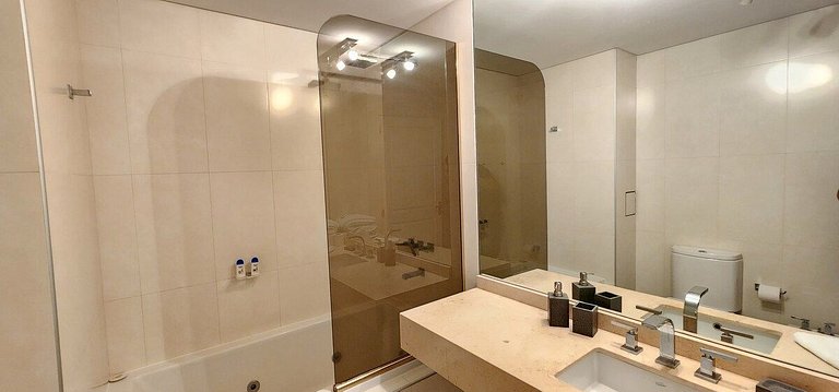 Puerto Madero 20th Floor River View in front of Hilton