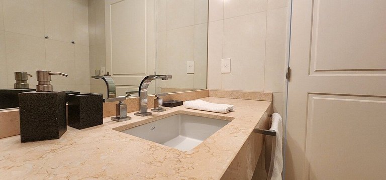 Puerto Madero 20th Floor River View in front of Hilton