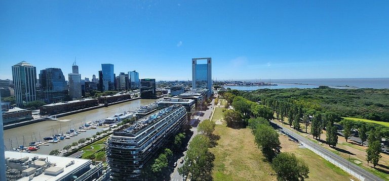 Puerto Madero 20th Floor River View in front of Hilton
