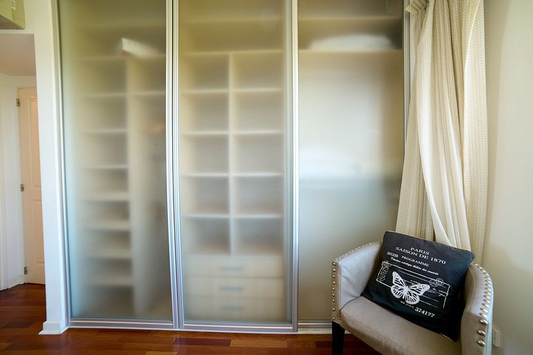 Puerto Madero 20th Floor River View in front of Hilton