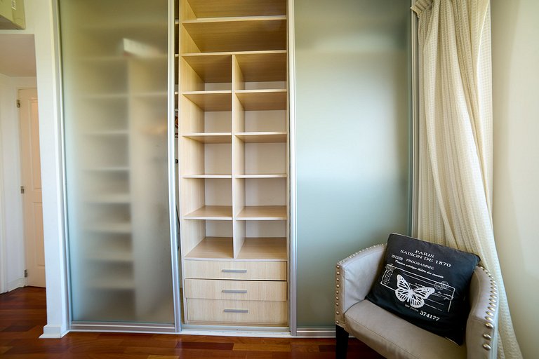 Puerto Madero 20th Floor River View in front of Hilton