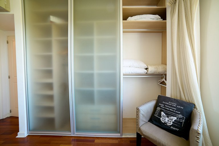 Puerto Madero 20th Floor River View in front of Hilton