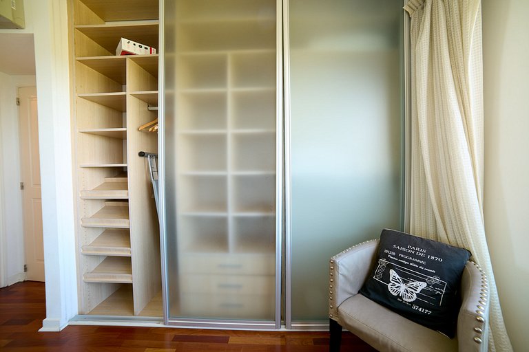 Puerto Madero 20th Floor River View in front of Hilton