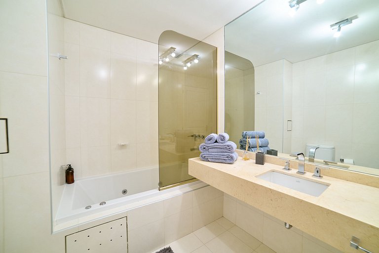 Puerto Madero 20th Floor River View in front of Hilton