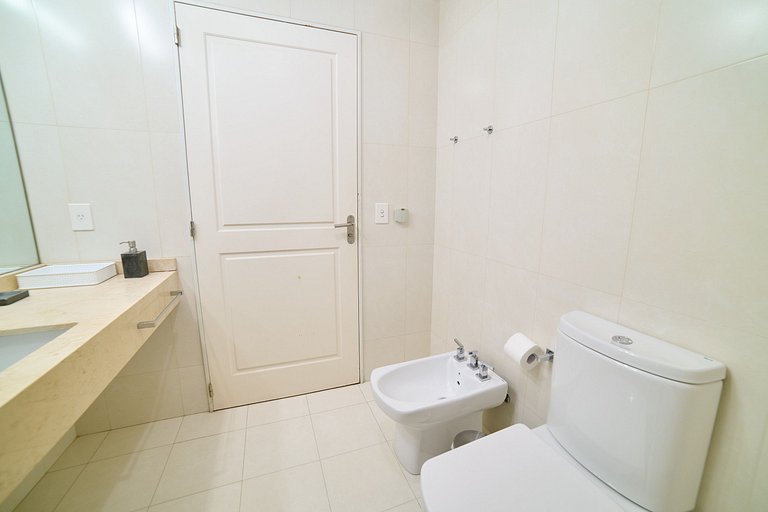 Puerto Madero 20th Floor River View in front of Hilton