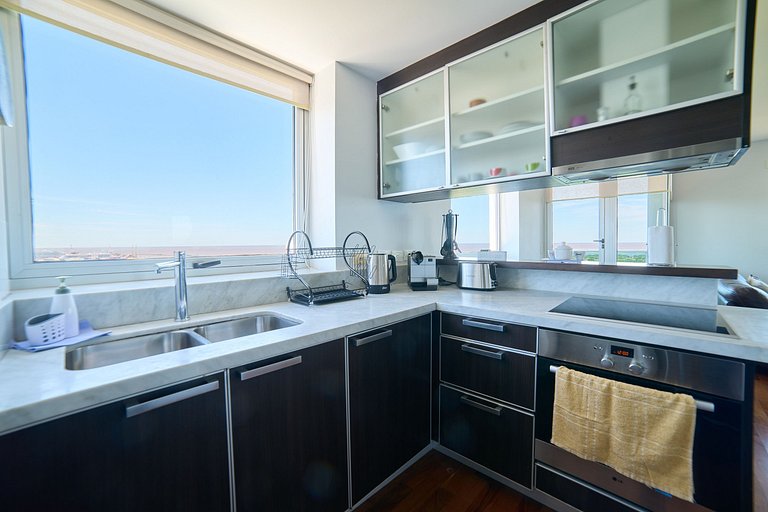 Puerto Madero 20th Floor River View in front of Hilton