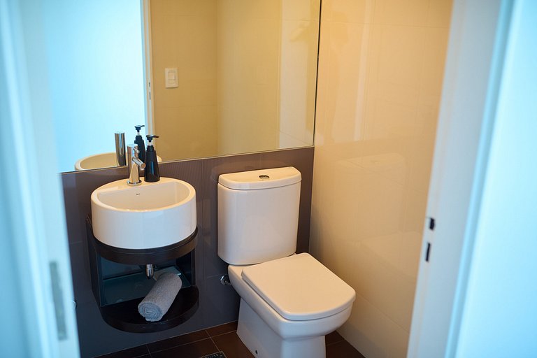 Puerto Madero 20th Floor River View in front of Hilton